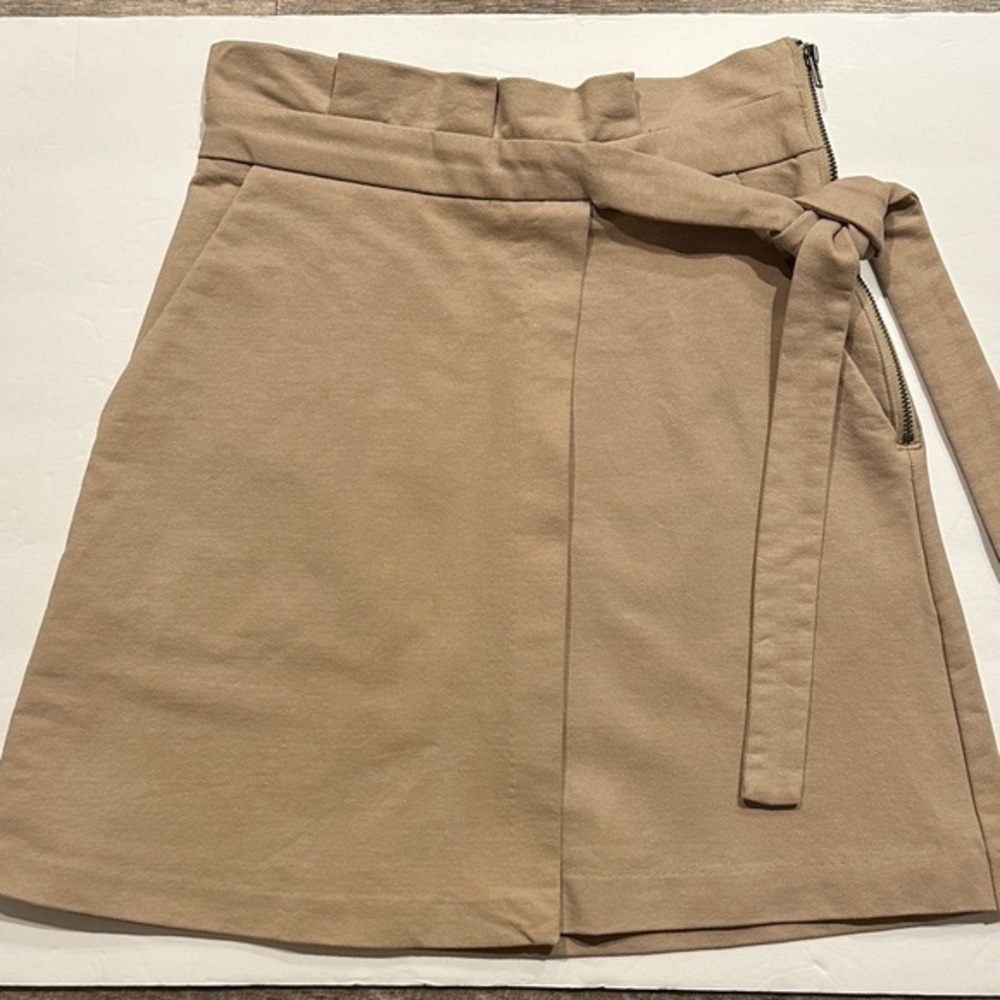 H&M tan/khaki paper bag tie waist wrap miniskirt with pockets size 4